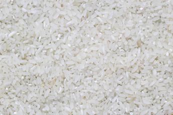 La 'nuova' ricetta per il riso in bianco: "Non si cuoce con l'acqua..."