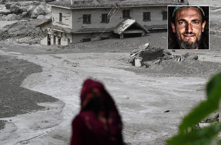 L'alluvione in Nepal - Fotogramma e il turista italiano Stefano Lotumolo, foto dal profilo Fb