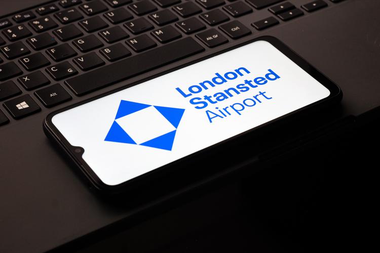 London Stansted Airport su un display - (Ipa)