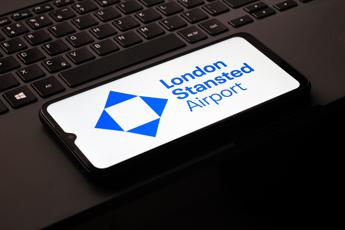 London Stansted Airport su un display - (Ipa)