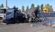 Il tir in fiamme - (IPa)