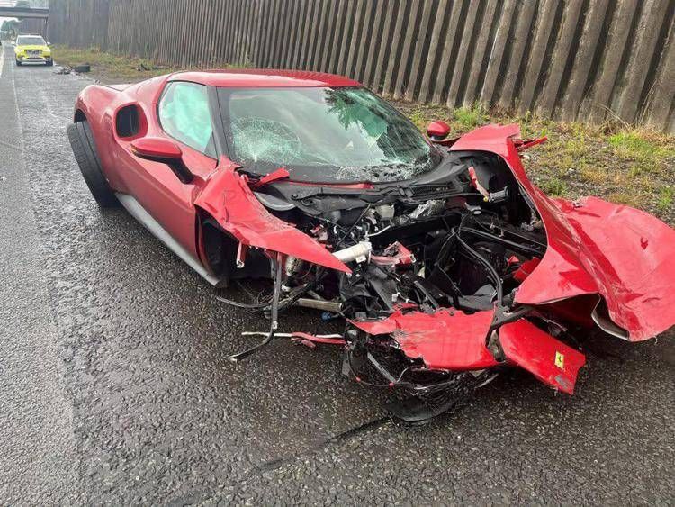 La Ferrari 296 distrutta - (Foto Greater Manchester Police)