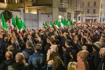 Saluti romani al corteo dell'aprile 2023 in memoria di Sergio Ramelli - (Ipa)