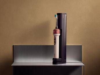 Dyson lancia lo spazzolino con telecamera che sostituisce il filo interdentale