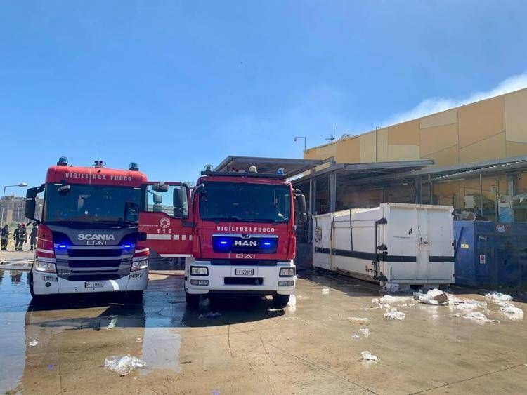 Incendio al Centro Commerciale Conca d'Oro - (Vigili del Fuoco)