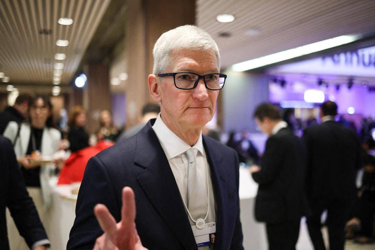 Tim Cook 'saluta' Apple dopo 15 anni, John Ternus è il nuovo amministratore delegato
