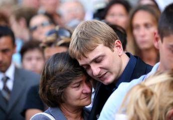 Alberto Stasi e la mamma Elisabetta Ligabò nel giorno dei funerali di Chiara Poggi a Garlasco - Ipa