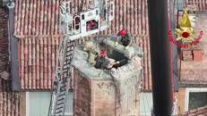 Maltempo Cremona, il video dall'alto dei vigili del fuoco che mettono in sicurezza la torre civica