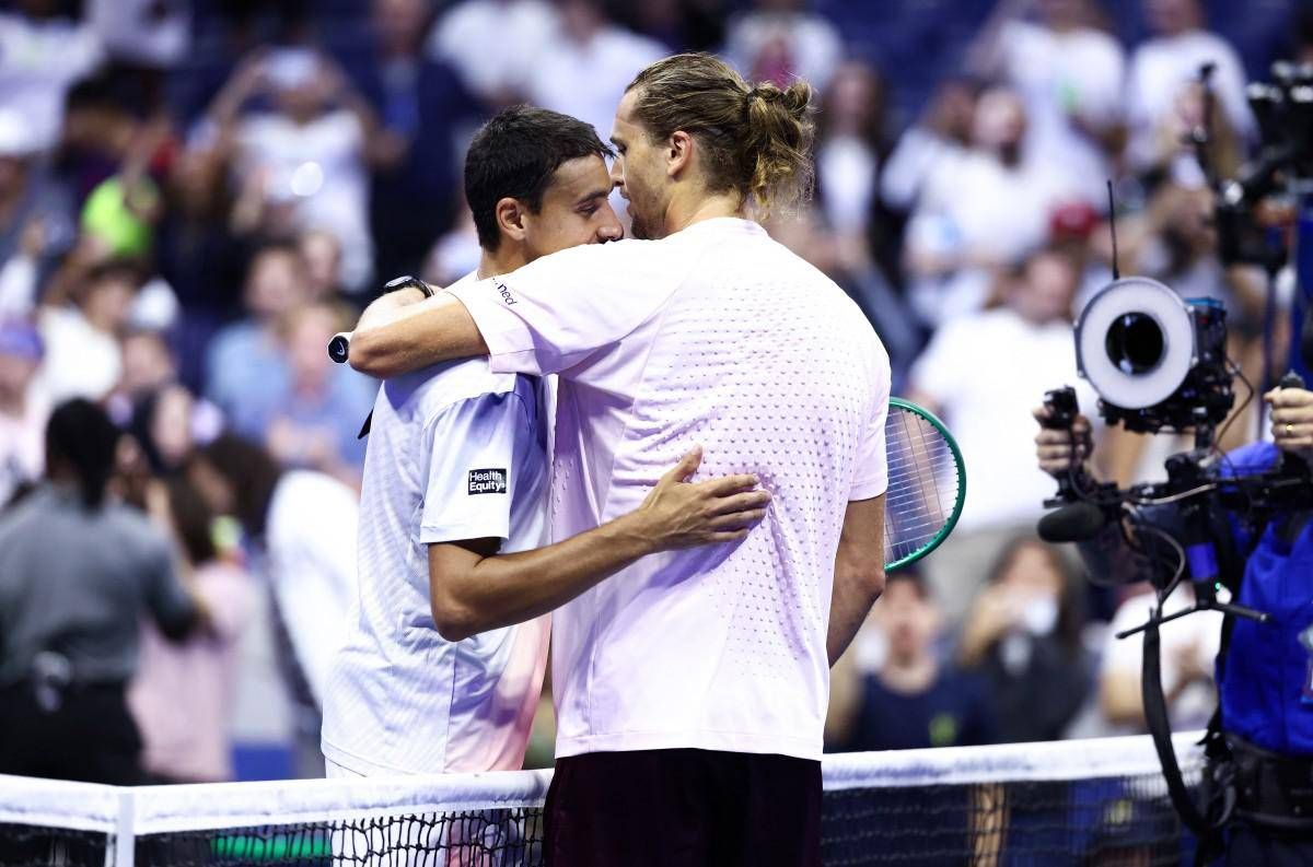 Sonego 'salva' Zverev, fair play a US Open: gesto da applausi