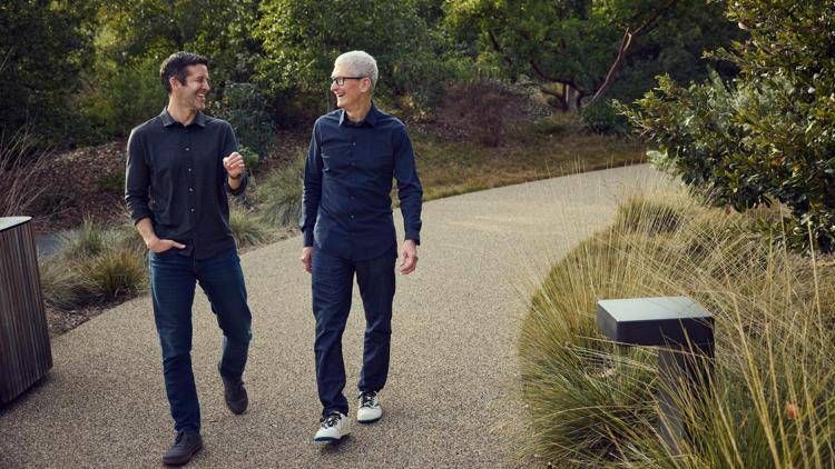 Apple, ecco quanto guadagneranno John Ternus e Tim Cook nei nuovi ruoli