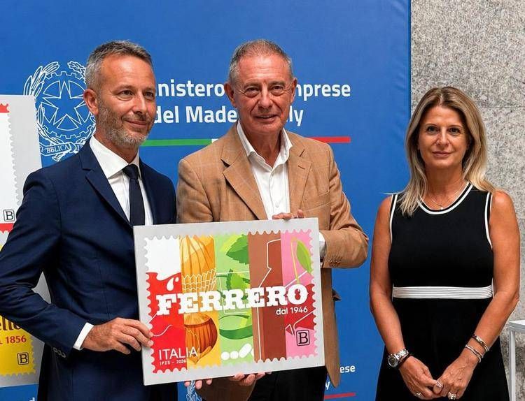 Marco Brambilla-Responsabile Comunicazione Corporate Ferrero Italia. Adolfo Urso - Ministro delle Imprese e del Made in Italy e Fausta Bergamotto - sottosegretario di Stato con delega alla filatelia - (Ufficio stampa)