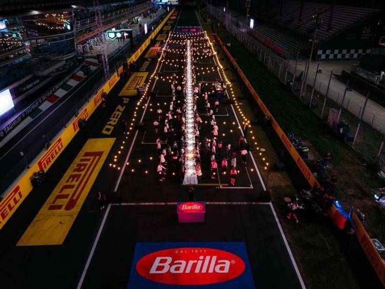 ‘La tavolata’, Barilla riunisce la famiglia del paddock sulla griglia di partenza di Monza - (foto Ufficio stampa)