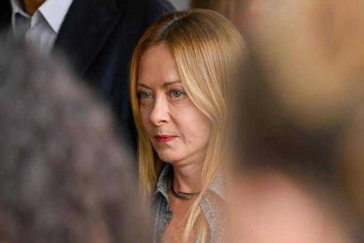 Governo, boato platea Bari all'arrivo di Meloni