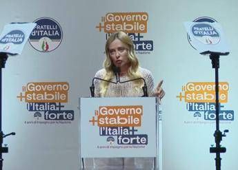 Meloni a Bari: "Da oggi siamo il governo più longevo. L'Italia ora viene presa sul serio" - Diretta