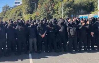 La protesta degli incappucciati a Dover - X /Ay Audits