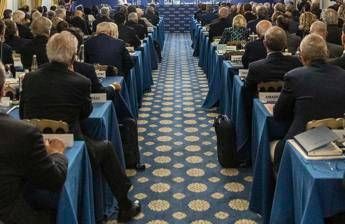 Cernobbio, ultimo giorno tra Salvini, opposizioni e Del Vecchio. Il sondaggio in platea premia il governo Meloni