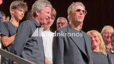 Venezia 83, trionfo per il doc sugli Oasis. E Liam Gallagher scherza con una fan con t-shirt dei Blur - Video