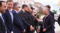 Ucraina-Russia, Zelensky accoglie gli inviati di Trump a Kiev - Video