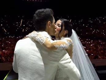 Il bacio - Fermo dal video su Instagram