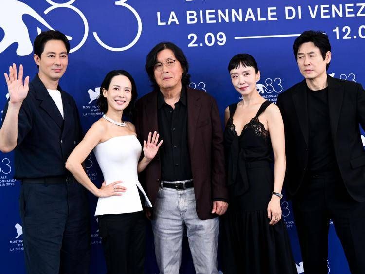 Il regista e il cast di 'Pssible Love' - Ipa