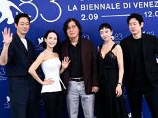 Il regista e il cast di 'Pssible Love' - Ipa