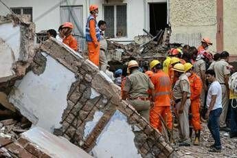 Soccorsi in azione dopo il crollo - (Afp)