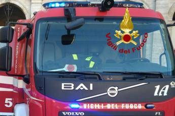 Crolla il solaio di un negozio in via Cola di Rienzo: 4 soccorsi ed estratti da macerie