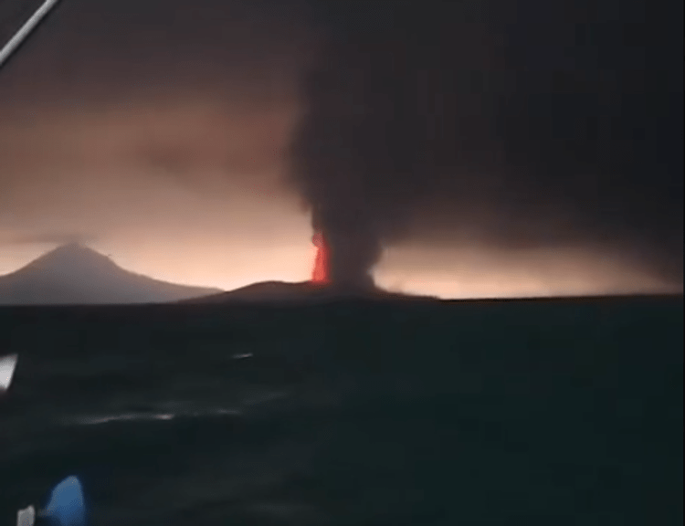 Eruzione Anak Krakatau - (Fotogramma da X)