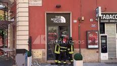Crollo in un negozio a Roma, il racconto di un dipendente: 