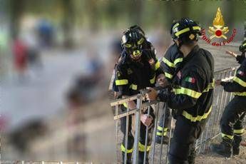 Bimbo salvato dai vigili del fuoco a Pordenone