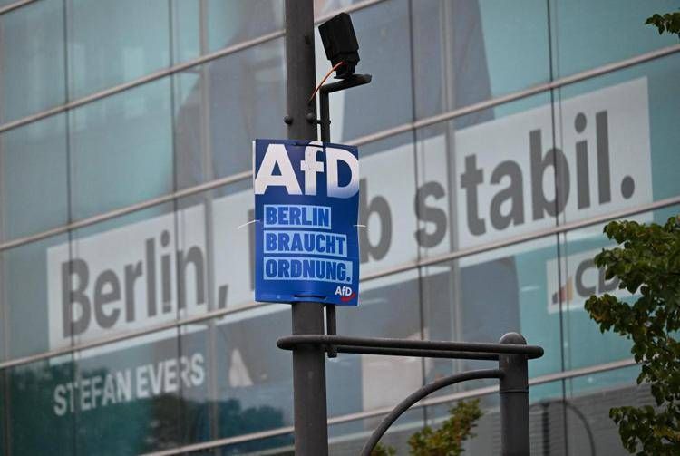 Un cartello dell'Afd a Berlino - (Afp)