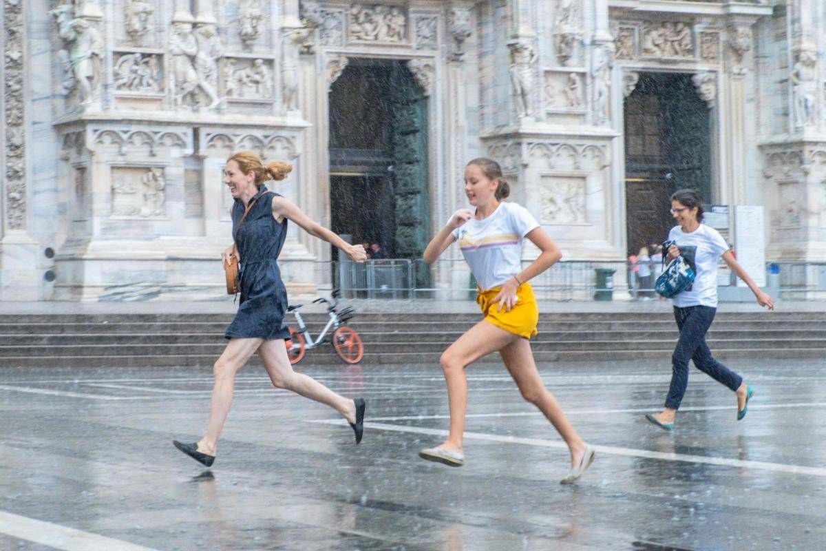 https://www.adnkronos.com/resources/02a9-218a6c16ec60-57a26e9ffb83-1000/format/huge/pioggia_nel_tardo_pomeriggio_a_milano_il_12_agosto_2019.jpeg