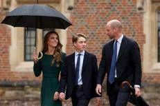 George ad Eton, accompagnato da Kate e William - fotogramma/ipa