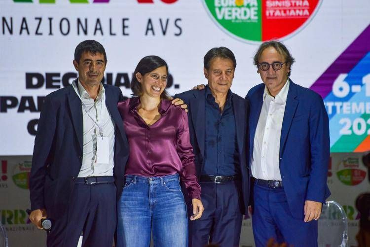 Fratoianni, Schlein, Conte e Bonelli sul palco di Avs - Ipa