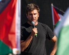 Alessandro Di Battista - (Foto dal profilo Facebook della sua associazione 'Schierarsi'