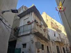Il balcone crollato - (Vigili del fuoco)