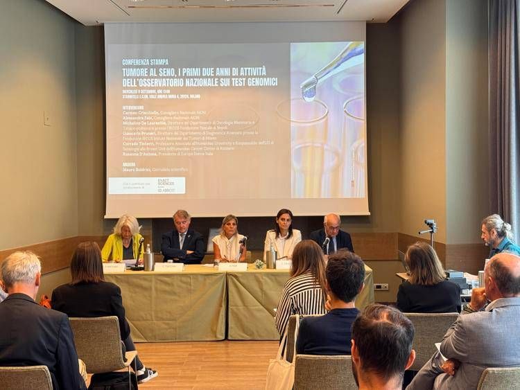 Da sinistra: Rosalba D’Antona, presidente Europa Donna ItaliaCorrado Tinterri, professore Humanitas UniversityAlessandra Fabi, consigliere nazionale AiomCarmen Criscitiello, consigliare nazionale Aiom - (foto Adnkronos)