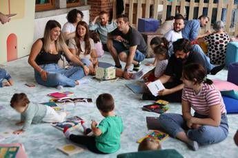 Famiglia, Osservatorio Pampers: il 63% dei papà teme di non fare abbastanza per i propri figli