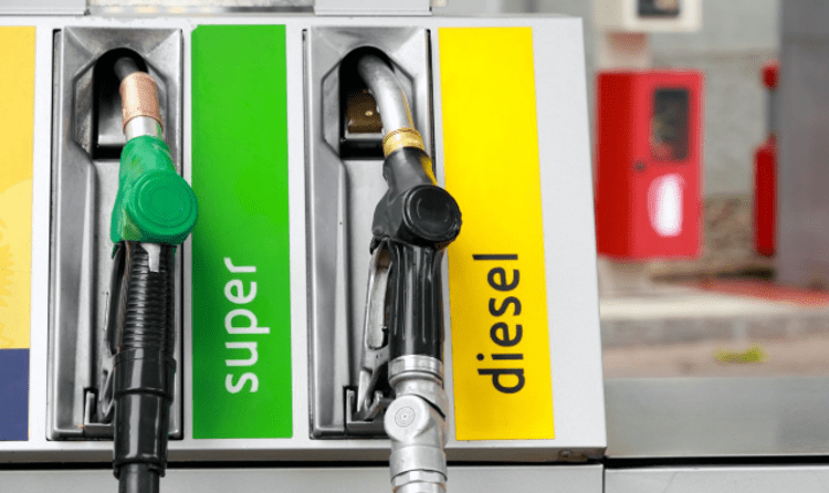 Carburanti, nuova stangata in arrivo: “Un pieno potrebbe costare 30 euro in più”