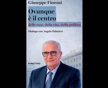 'Ovunque è il centro', la passione per la democrazia nel nuovo libro di Fioroni