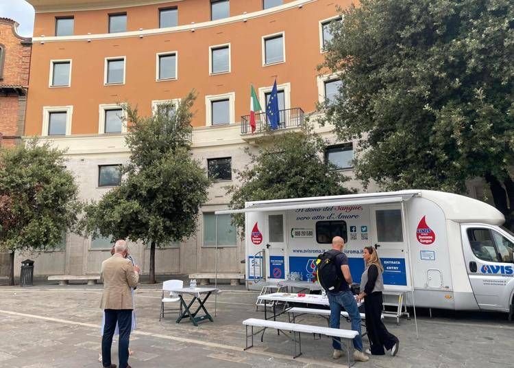 La raccolta sangue straordinaria Adnkronos-Avis in piazza Mastai