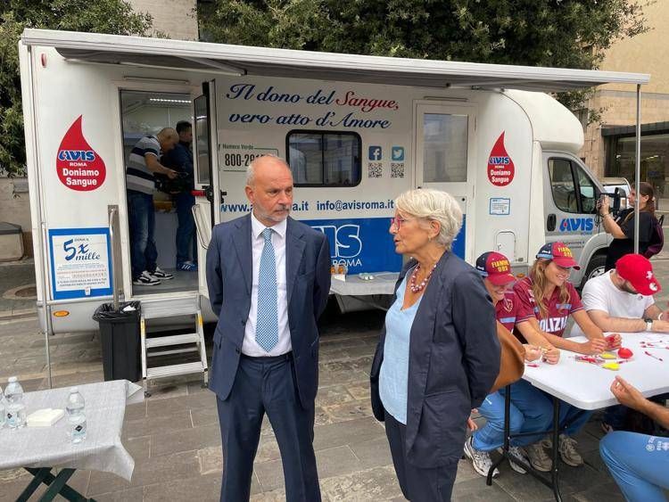 Il ministro Schillaci e la direttrice del Centro Nazionale sangue Teofili alla raccolta straordinaria Adnkronos-Avis in piazza Mastai