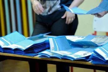 Sondaggio politici, Pd più vicino a Fratelli d'Italia. Vannacci sale ancora