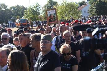 Migliaia di persone a Belgrado hanno celebrato il criminale di guerra Ratko Mladic, recentemente scomparso - Fotogramma/Ipa