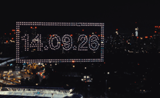 Gli Oasis fissano la data dell'annuncio del tour: il video con i droni su Manchester