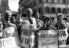 Marco Pannella ed Emma Bonino nel 1976 (Fotogramma/Ipa)