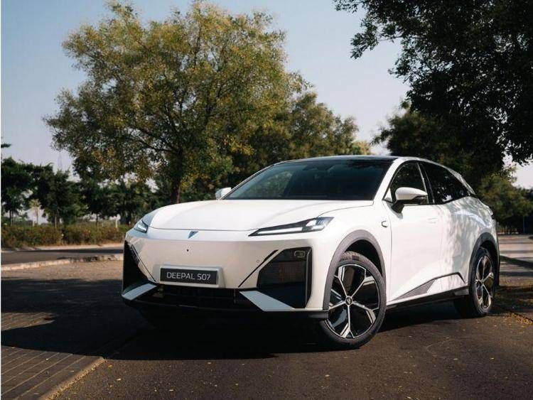 Changan Deepal S07 MY26 debutta a Torino: 500 km di autonomia e ricarica a 200 kW