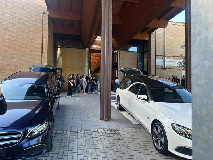 Le prime immagini del funerale della famiglia di Pietralata  - (Adnkronos)