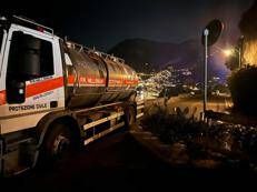 Vasto incendio a Positano provoca frana su strada 'Amalfitana': strada chiusa e disagi
