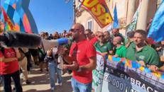 Ex Ilva, a Taranto strade bloccate e operai in sciopero - Video